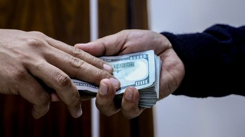 Самарқанд ва Тошкентда фуқароларни АҚШга юборишни ваъда қилган шахслар қўлга олинди