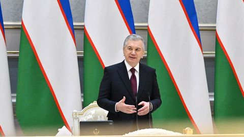 &ldquo;Xalq bilan armiya tobora yaqin bo&lsquo;lib borayotgani harbiy soha rivojiga yangicha kuch va sifat bag&lsquo;ishlamoqda&rdquo; &mdash; prezident Vatan himoyachilari kuni munosabati bilan tabrik yo&lsquo;lladi