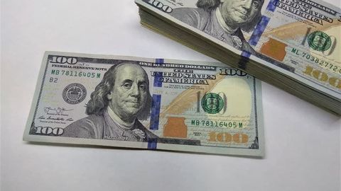 O&lsquo;zbekistonda dollar rasmiy kursi yana tushdi