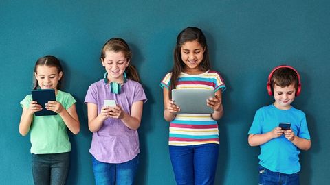 Тадқиқот: Ижтимоий тармоқлардан фойдаланишни тўхтатган мактаб ўқувчиларида қандай ўзгаришлар содир бўлди?