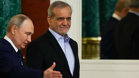 Eron prezidenti Putinni eshik oldida bir soat kutdi, keyin mehmonxonaga qaytib ketdi &mdash; OAV