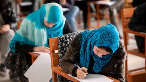 &ldquo;Tolibon&rdquo; rasmiysi ayollar ta&rsquo;limiga qo&lsquo;yilgan taqiqni qoraladi