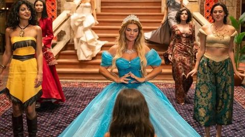 Fahriye Evjen va Pelin Karaxan fentezi janridagi yangi filmda suratga tushdi (treyler)&nbsp;