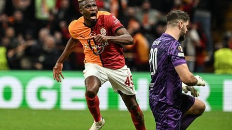 &ldquo;Galatasaroy&rdquo; hujumchisi Viktor Osimhen jurnalistga hujum qildi