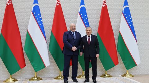 Shavkat Mirziyoyev Aleksandr Lukashenkoni prezident saylovidagi g&lsquo;alabasi bilan tabrikladi