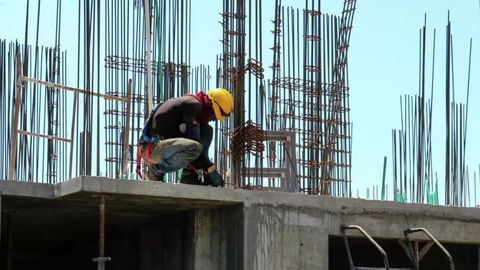 Rossiyada o&lsquo;zbekistonlik migrant 30 metr balandlikdan tushib ketdi&nbsp;