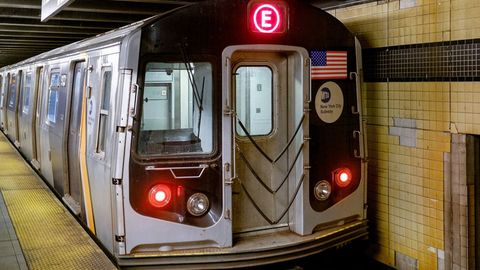 Nyu Yorkda uch kishi metro poyezdini olib qochdi (video)&nbsp;
