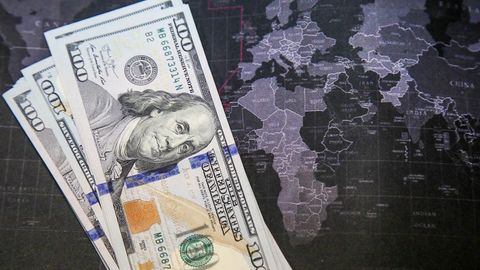 O&lsquo;zbekistonda dollar rasmiy kursi 13 000 so&lsquo;mga yaqinlashdi