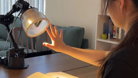 Apple Pixar &ldquo;заставкаси&rdquo;дагидек рақсга туша оладиган лампани тақдим этди (видео)