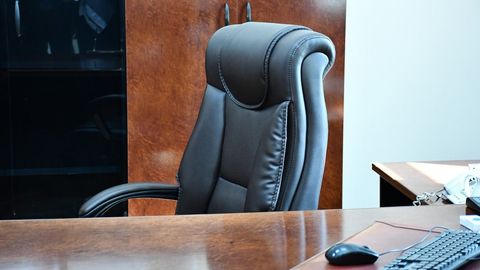 Qirg&lsquo;izistonda fuqaro murojaatini kech hal qilgan amaldorlar jarima to&lsquo;laydi