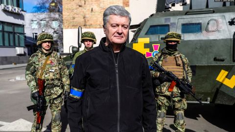 Украина собиқ президент Пётр Порошенкога санкция қўллади