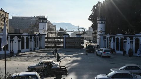 Afg&lsquo;onistonda vazirlik binosi oldida xudkush terrorchi portladi