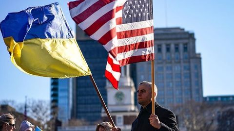 AQSH Ukraina fuqarolaridan migratsiya arizalarini qabul qilishni to&lsquo;xtatdi &mdash; CBS News
