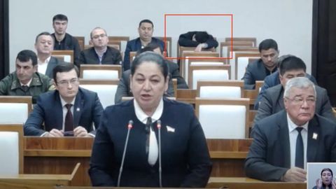 Xodim ish vaqtida uxlasa bo&lsquo;ladimi? Huquqshunoslar tushuntirish berdi