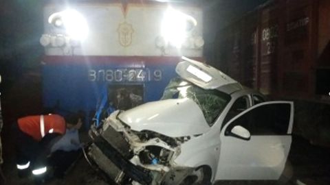 Marg&lsquo;ilonda Nexia-3 ni yuk poyezdi urib yubordi