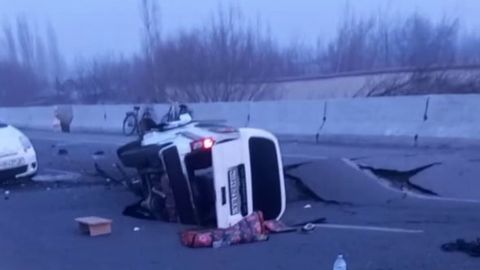 Farg&lsquo;onada olti oy avval ta&rsquo;mirlangan yo&lsquo;lning bir qismi o&lsquo;pirilib tushdi (video)&nbsp;