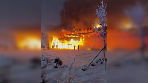 Тошкентдаги сотув офисларидан бири ёниб кетди (видео)