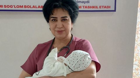 Toshkent viloyatida vazni 7 kilodan ziyod qizaloq tug&lsquo;ildi (video)