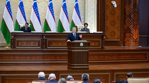 &ldquo;Takror va takror aytaman: biz ochiqlik siyosatini, so&lsquo;z erkinligi g&lsquo;oyalarini hayotga tatbiq etishda hamisha qat&rsquo;iy bo&lsquo;lamiz!&rdquo; &mdash; prezident