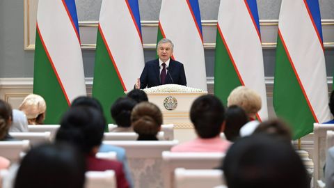 Президент Шавкат Мирзиёев: Женщины, гармонично совмещающие работу, семью и самореализацию, &mdash; героини нашего времени&nbsp;