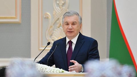 &ldquo;Ayollarning huquq va manfaatlarini to&lsquo;liq ta&rsquo;minlash, ularning qadr-qimmatini ulug&lsquo;lash davlatimiz siyosatida yetakchi o&lsquo;ringa qo&lsquo;yilmoqda&rdquo; &mdash; Shavkat Mirziyoyev