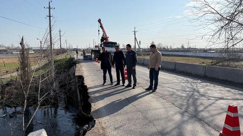 Yangiyo&lsquo;ldagi ko&lsquo;prik betoni qulab tushdi (foto)