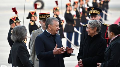 Шавкат Мирзиёев Парижга етиб борди (фото)