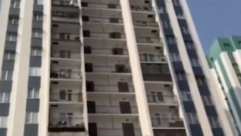 Toshkentda lift ichida odamlar bilan tushib ketdi &mdash; video