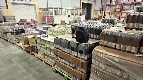 Toshkentda yaroqlilik muddati o&lsquo;tgan ichimliklar sotuvga chiqarishga tayyorlab qo&lsquo;yilgani aniqlandi (video)