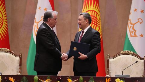 Qirg&lsquo;iziston va Tojikiston prezidentlari bir asrlik chegara muammosini hal qiluvchi bitimlarni imzoladi