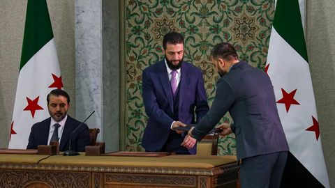 Suriyaning 5 yil muddatga mo&lsquo;ljallangan muvaqqat konstitutsiyasi qabul qilindi