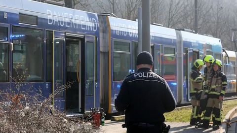 Germaniyada erkak tramvayda ayolni yoqib yubordi&nbsp;