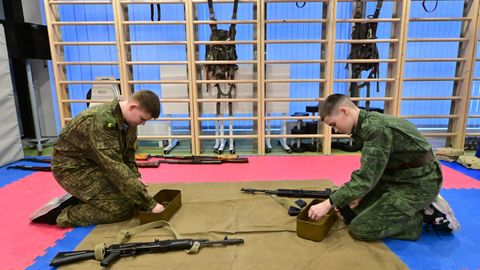 Россияда болаларни 5-синфдан урушга тайёрлаш таклиф қилинди