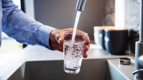 В Ирландии мужчина умер, выпив слишком много воды