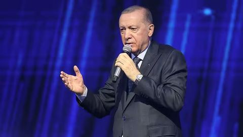 Erdo&lsquo;g&lsquo;on Istanbul meri hibsga olinishi sababli bo&lsquo;layotgan namoyishlarni ko&lsquo;cha terrori deb atadi