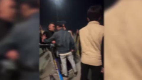 Samarqandda axloqqa zid harakatlar qilib, ijtimoiy tarmoq &ldquo;yulduzi&rdquo;ga aylanganlar uzr so&lsquo;rab chiqdi (video)&nbsp;