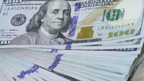 Toshkentda dollarni so&lsquo;mga almashtirishda fuqaroga 3 mln so&lsquo;m kam pul bergan shaxs javobgarlikka tortildi