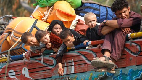 Pakistan deports 50 Afghan children amid rising illegal border crossings