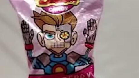 Maktab oldida noma&rsquo;lum shaxs bolalarga shubhali konfet berib ketayotgani haqidagi mish-mishlarga aniqlik kiritildi