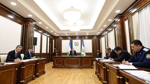 Президент йирик саноат корхоналарида замонавий тежамкор ускуналар ўрнатиш зарурлигини айтди
