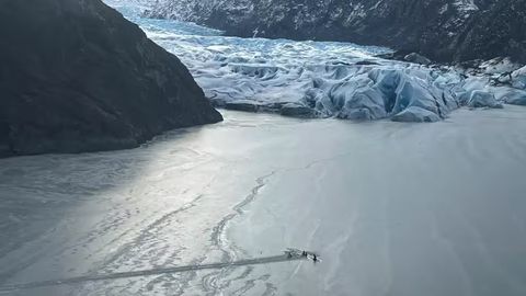 Muzli ko&lsquo;ldagi aviahalokatdan 12 soat o&lsquo;tib 3 kishi tirik holda topildi