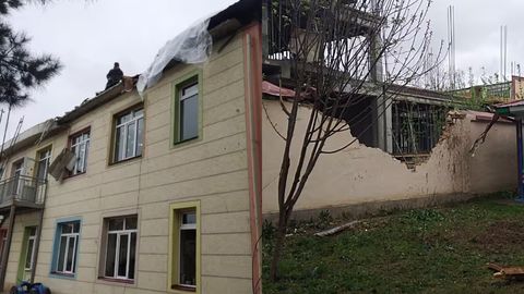 Yangiyo&lsquo;lda qurilish kranining o&lsquo;q qismi bog&lsquo;cha tomiga quladi