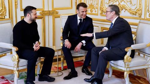 Парижда Франция, Британия ва Украина раҳбарлари қисқа музокаралар ўтказди