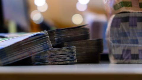Xorazmda o&lsquo;zini treyder deb tanishtirib, o&lsquo;zganing 3,3 mln so&lsquo;mini o&lsquo;zlashtirgan shaxs ushlandi
