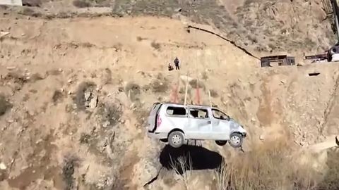 Қамчиқда Honda автомобили пастликка тушиб кетди (видео)