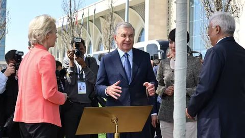 Шавкат Мирзиёев и лидеры Евросоюза вместе посадили деревья (фото)