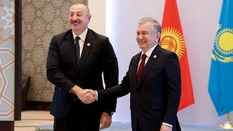 Shavkat Mirziyoyev Ilhom Aliyev bilan ikki va ko&lsquo;p tomonlama kun tartibidagi dolzarb masalalarni muhokama qildi
