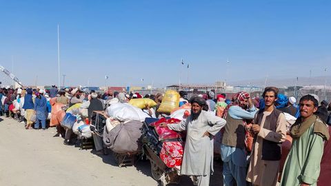 Pakistan deports over 2,800 Afghan refugees through Torkham border