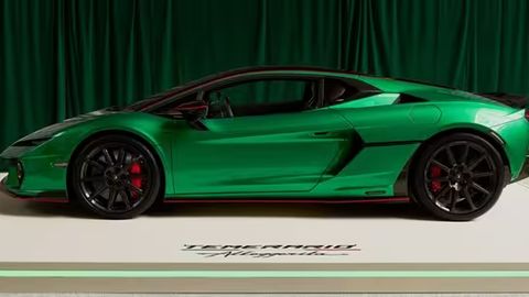 Lamborghini yangi gibrid superkarini taqdim etdi