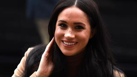 Megan Markl to&lsquo;rtta mashinadan iborat kortej va politsiya sirenalari bilan Brodveyga borgani uchun tanqidga uchradi